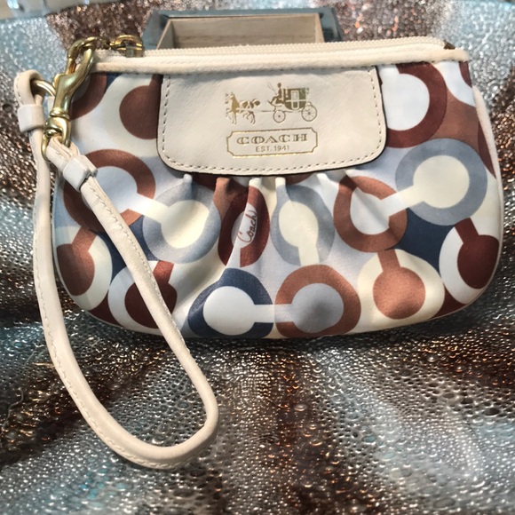 Coach Handbags - Coach wristlet